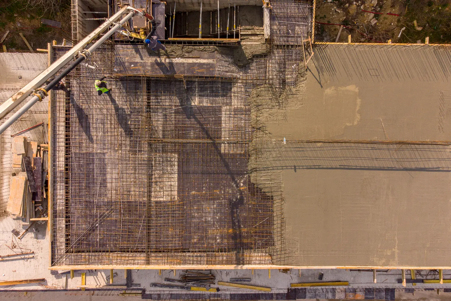 Obra realizada con maquinaria y bombeo de hormigón